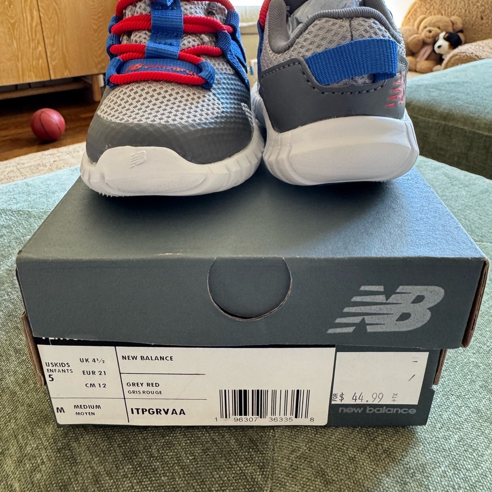 Toddler New Balance Playgruv v2 Bungee Sneakers, Size 5 (New w/box)